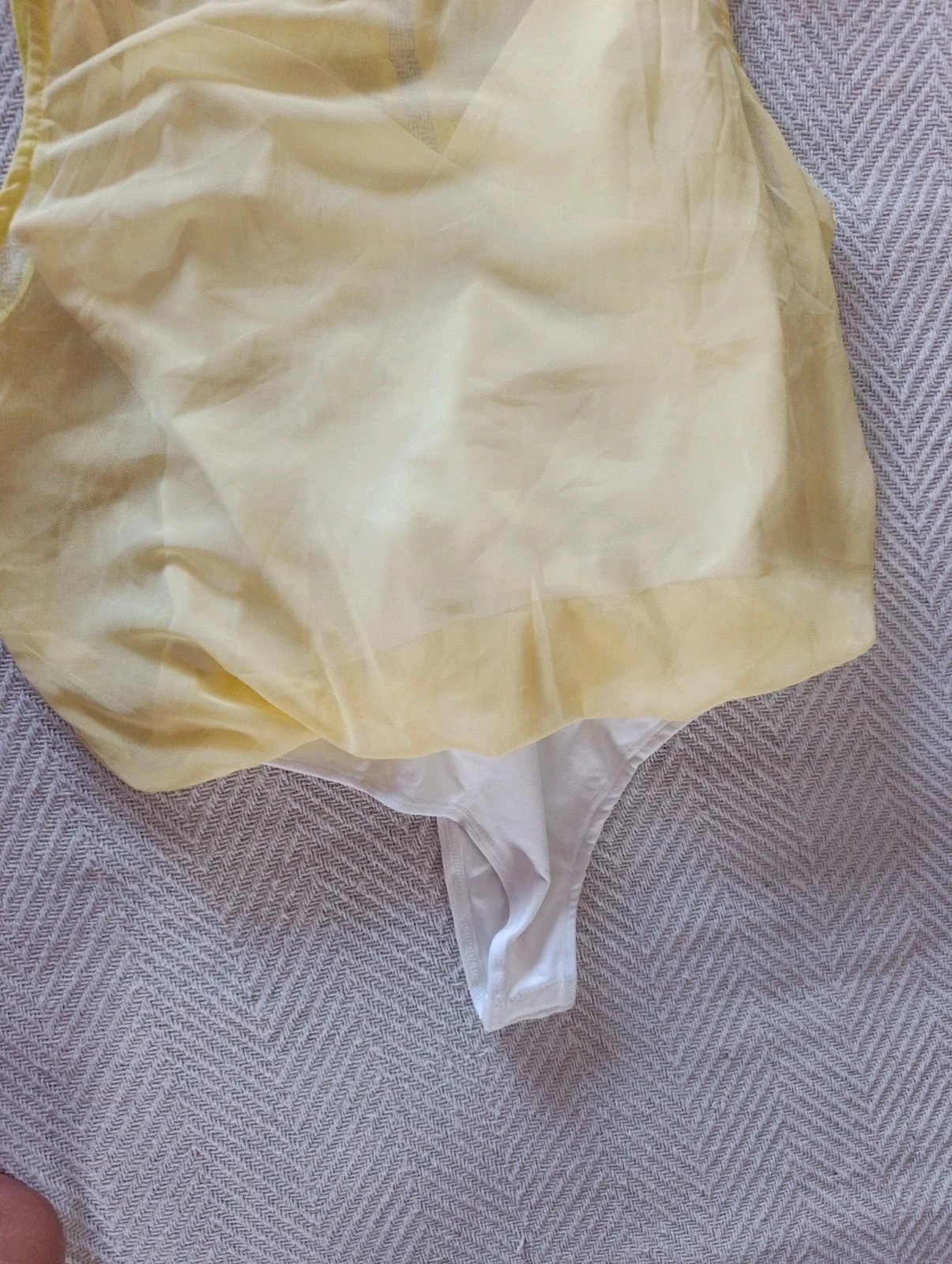 Le Lis pastel yellow women's chic elegant transparent voile T-shirt – photo 5